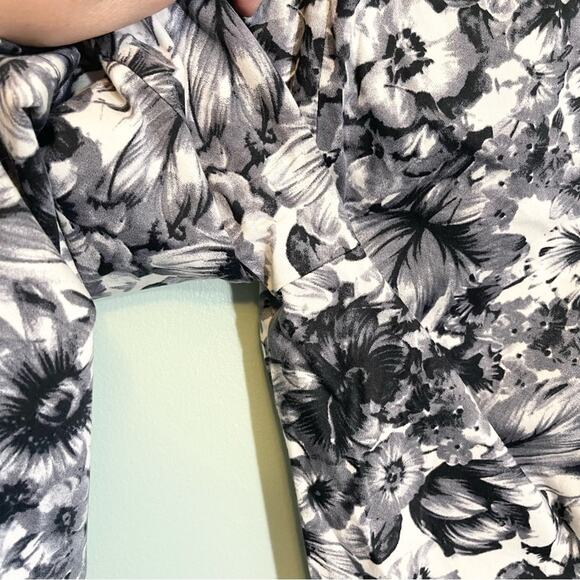 Express Womens Floral Print Columnist Cropped Pants White Black Size 10R - Picture 11 of 16